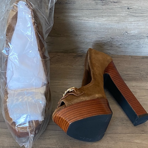 BeBe Platform Suede Heel - Picture 6 of 6